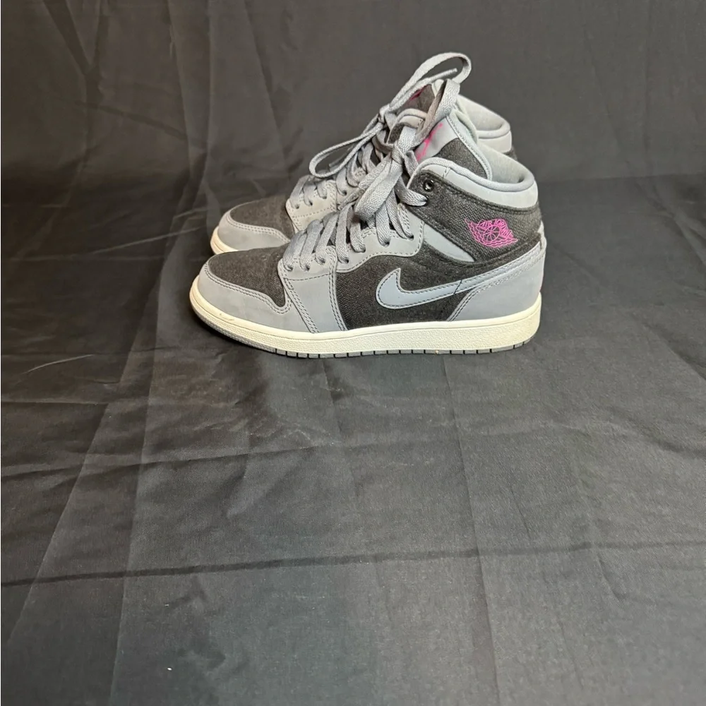 Jordan Kids Sneakers in Gray and Black with Pink Details - Picture 5 of 10